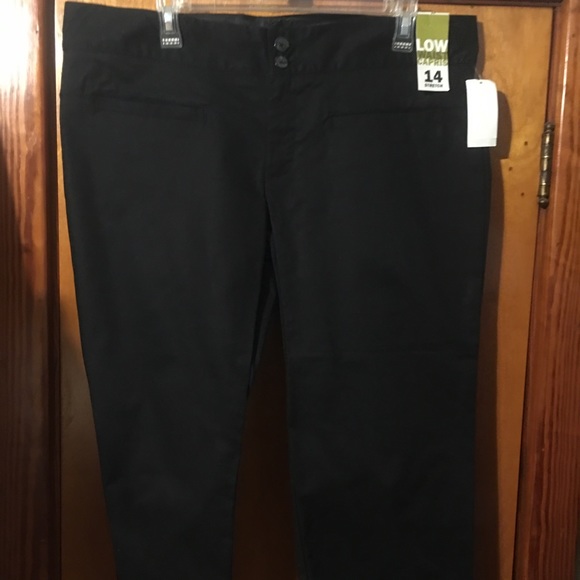 Old Navy Pants - Old Navy Low Waist Capri size 14 (new w tags)